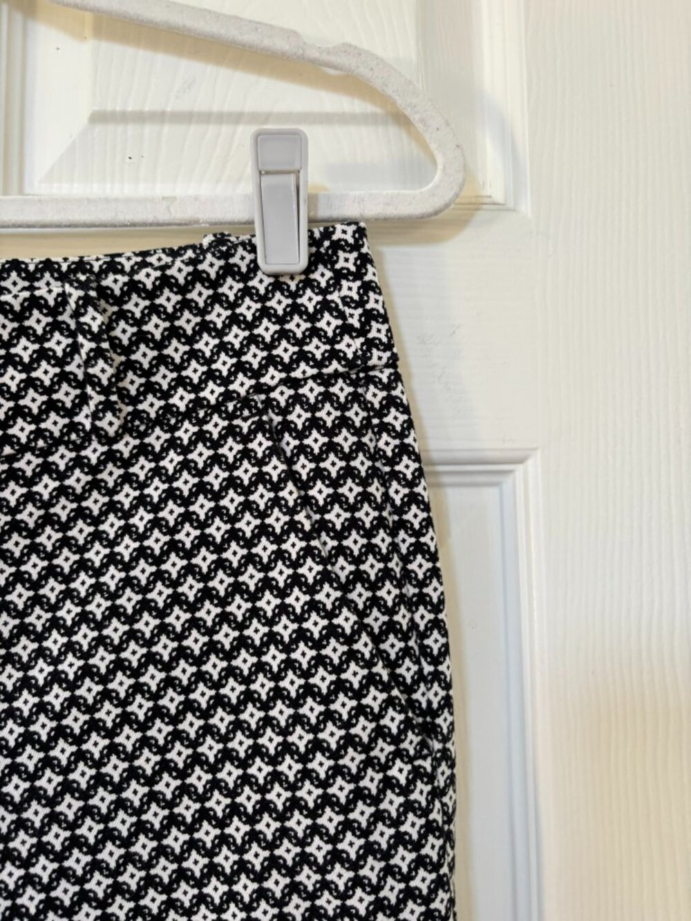 Ann Taylor Loft Marisa Black and White Geometric Print Skinny Ankle Pants 4 Tall - Picture 6 of 11